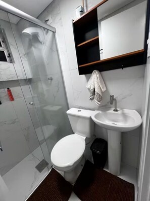 Toallas y papel de baño