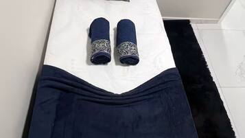 Iron/ironing board, WiFi, bed sheets