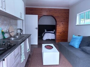 Deluxe Apartment, 1 Double Bed with Sofa bed, Patio, Garden View | Garden view - SA Guest House (Roodepoort)