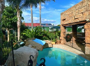Outdoor pool, sun loungers - SA Guest House (Roodepoort)