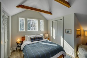 2 chambres, bureau, accès Internet, draps fournis