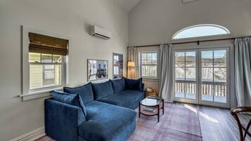 TV, bøker og stereoanlegg