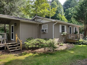Exterior - Cozy 2-Bedroom Cottage in Beautiful Maggie Valley. (Maggie Valley)