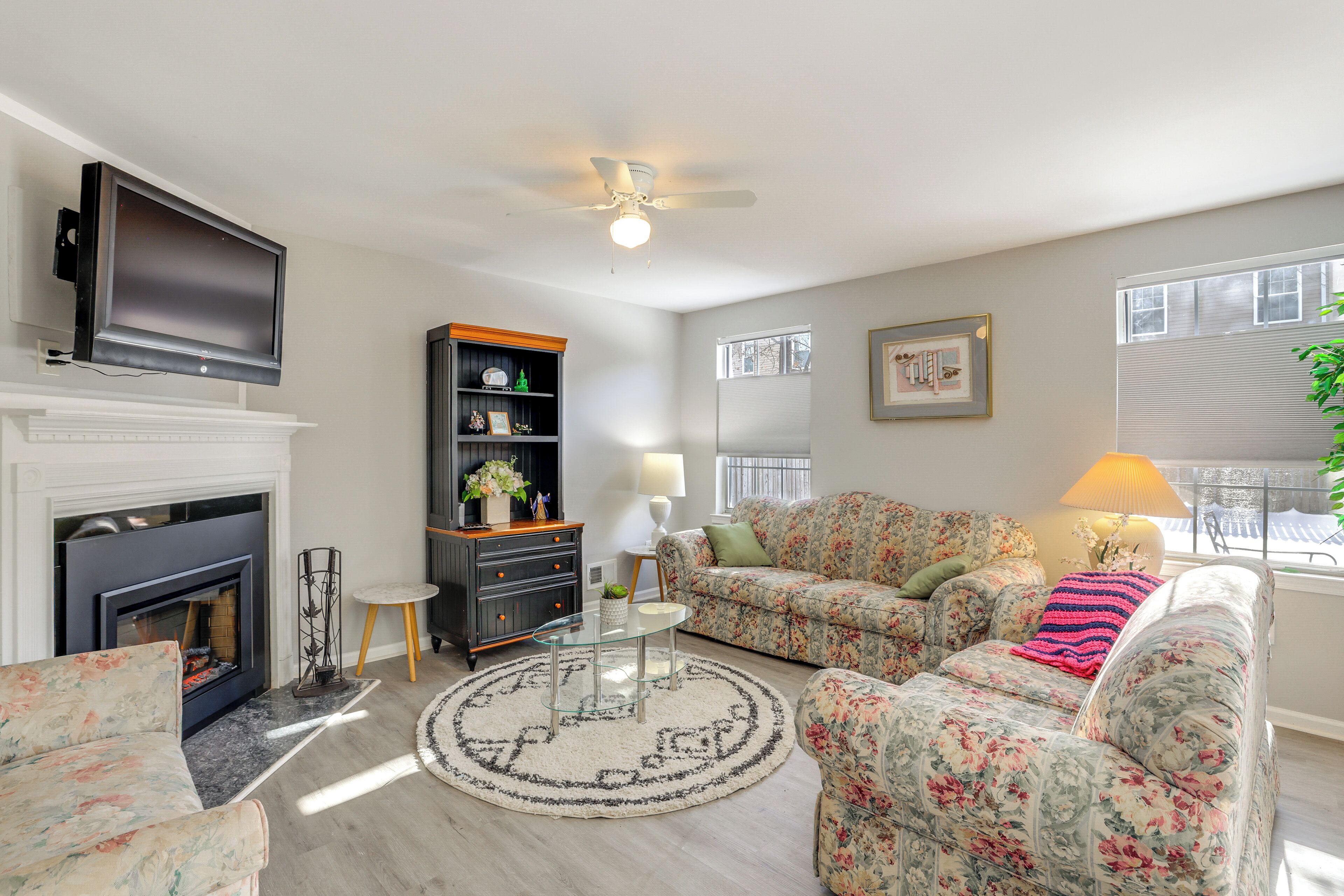 TV, fireplace, stereo