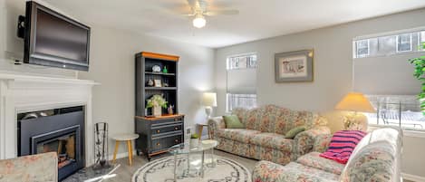 TV, fireplace, stereo