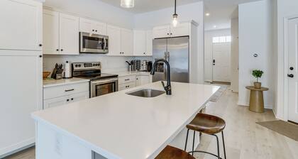 Half-Mi to the Triangle! Chic Emmaus Townhome