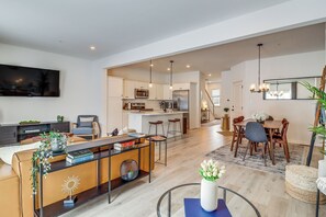 Interior - Half-Mi to the Triangle! Chic Emmaus Townhome (Emmaus)