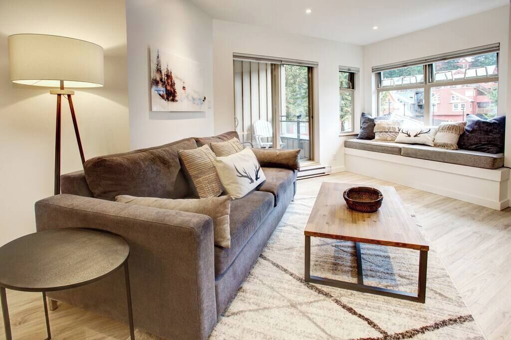 智能电视、壁炉、电脑显示器