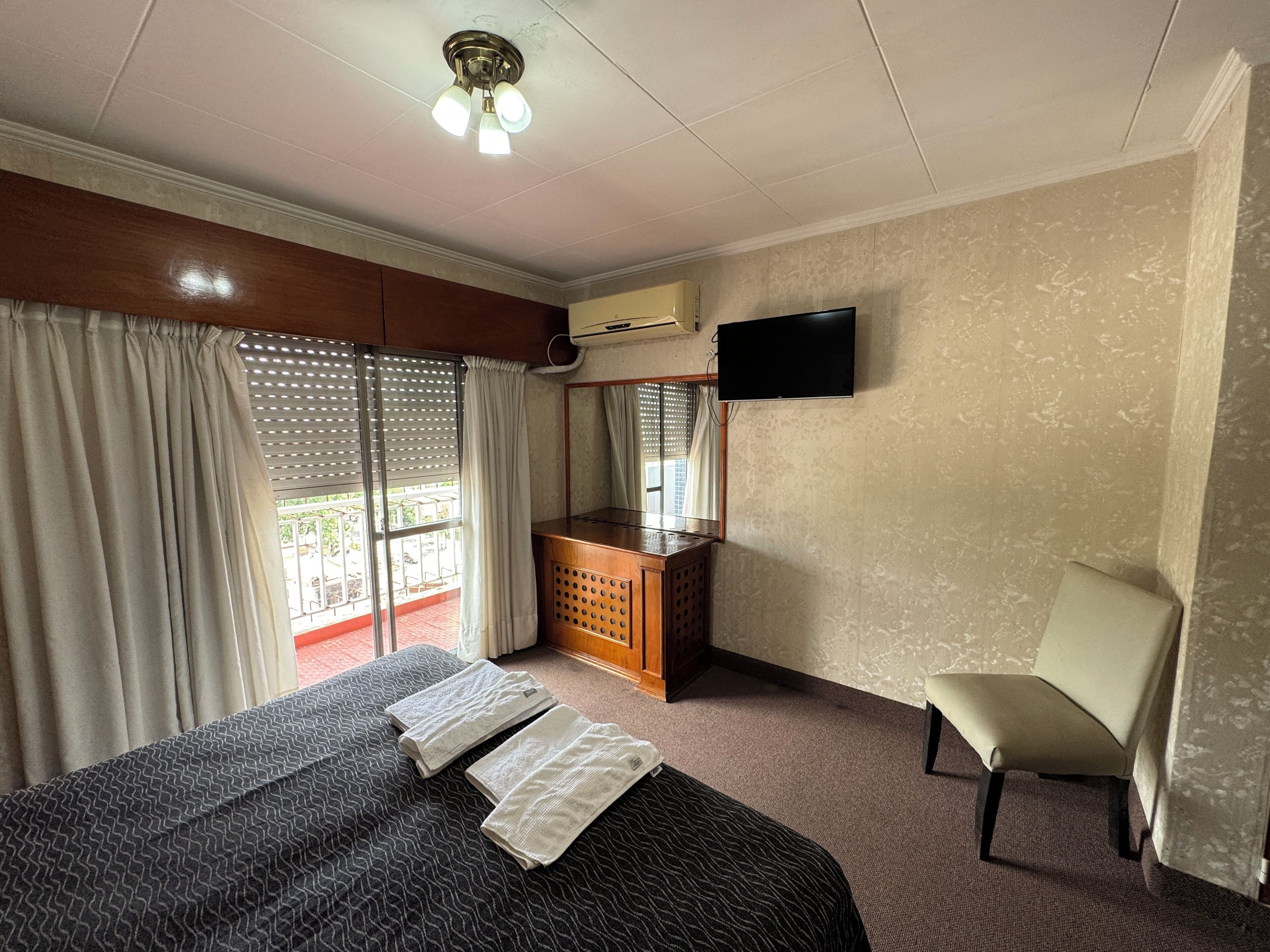 Kamar Double atau Twin Standar, pemandangan kota | Meja kerja, ruang kerja ramah laptop, dan Wi-Fi gratis