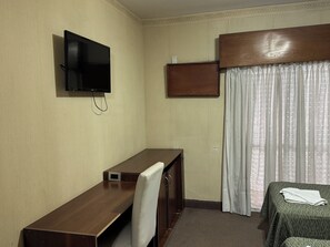 Standard dubbelrum eller tvåbäddsrum - utsikt mot staden | Interiör