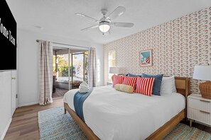 4 bedrooms, desk, iron/ironing board, travel cot - Backyard Oasis - Outdoor Theatre - Pool - Hot Tub (Seminole)