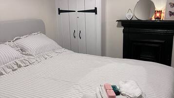 2 bedrooms, iron/ironing board, WiFi, bed sheets