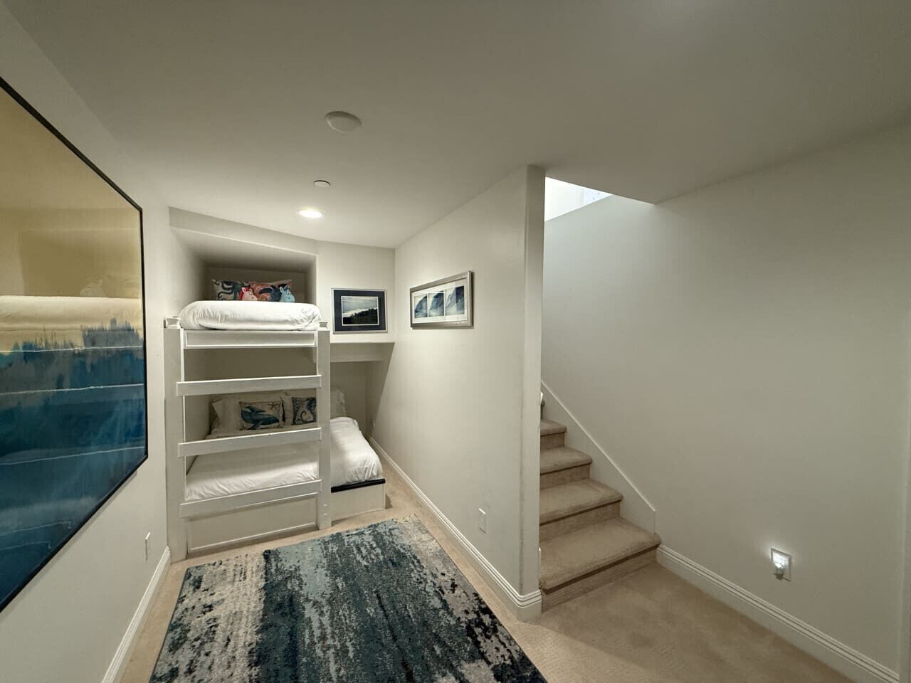 Desk, iron/ironing board, WiFi, bed sheets