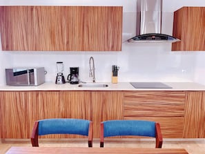 Fridge, microwave, coffee/tea maker, toaster - Brand New 2-BD Apart Swim Up Pool (Tulum)