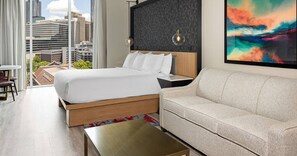 1 makuuhuone, tallelokero huoneessa, silitysrauta/-lauta