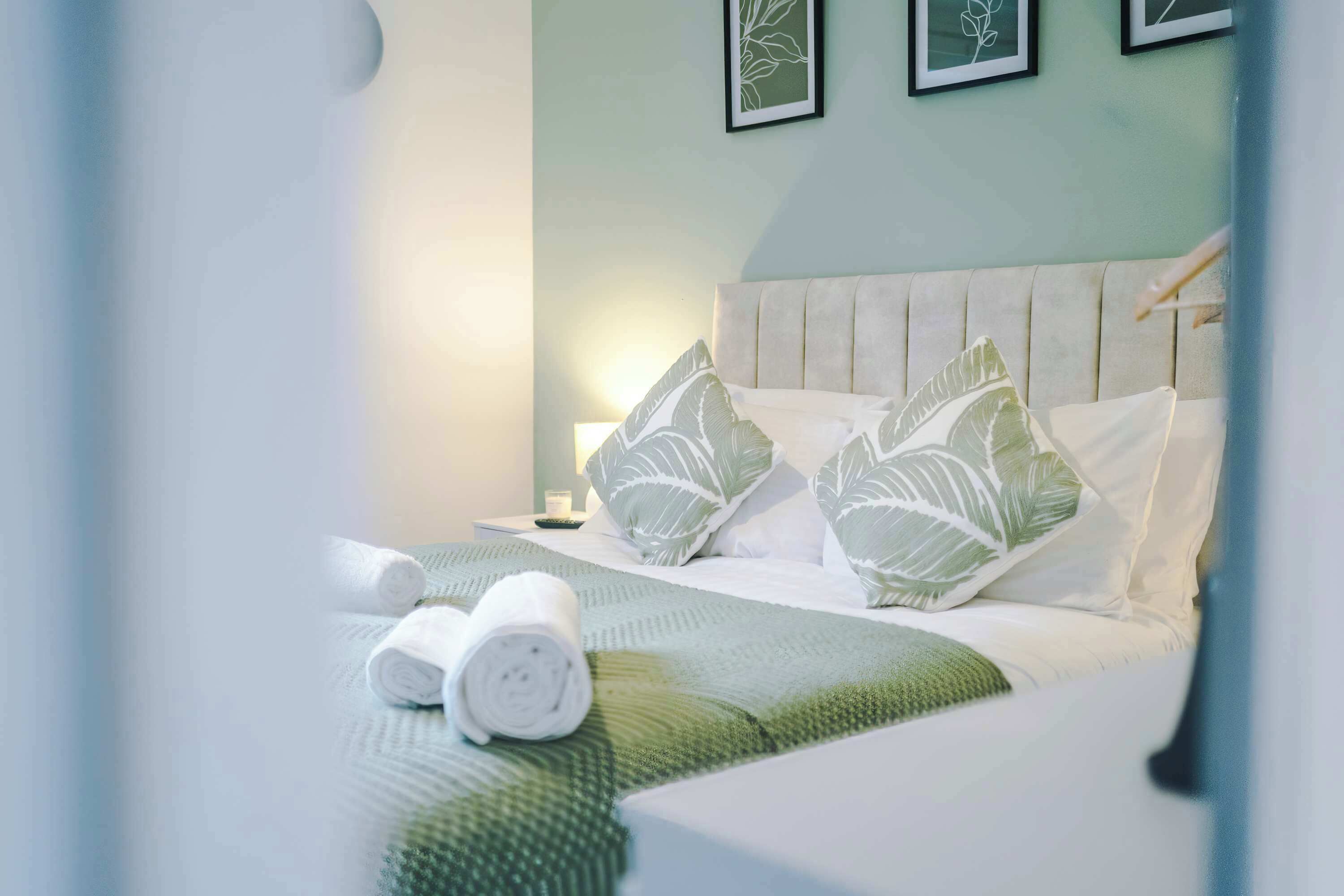 Iron/ironing board, WiFi, bed sheets