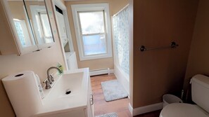 Pyyhkeet, saippua, vessapaperi