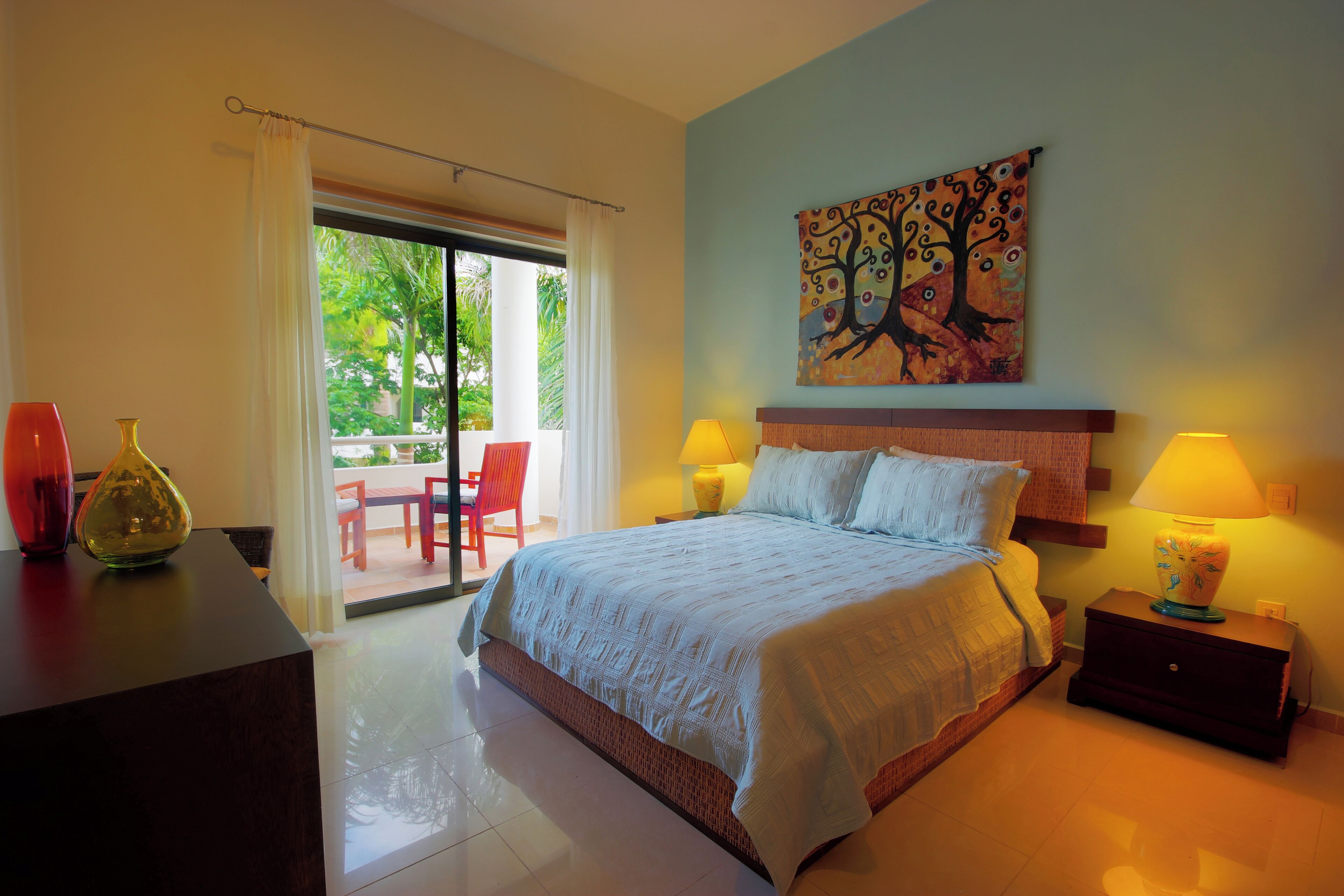 Apartamento standard, sacada, vista para o jardim | Cofres nos quartos, Wi-Fi de cortesia