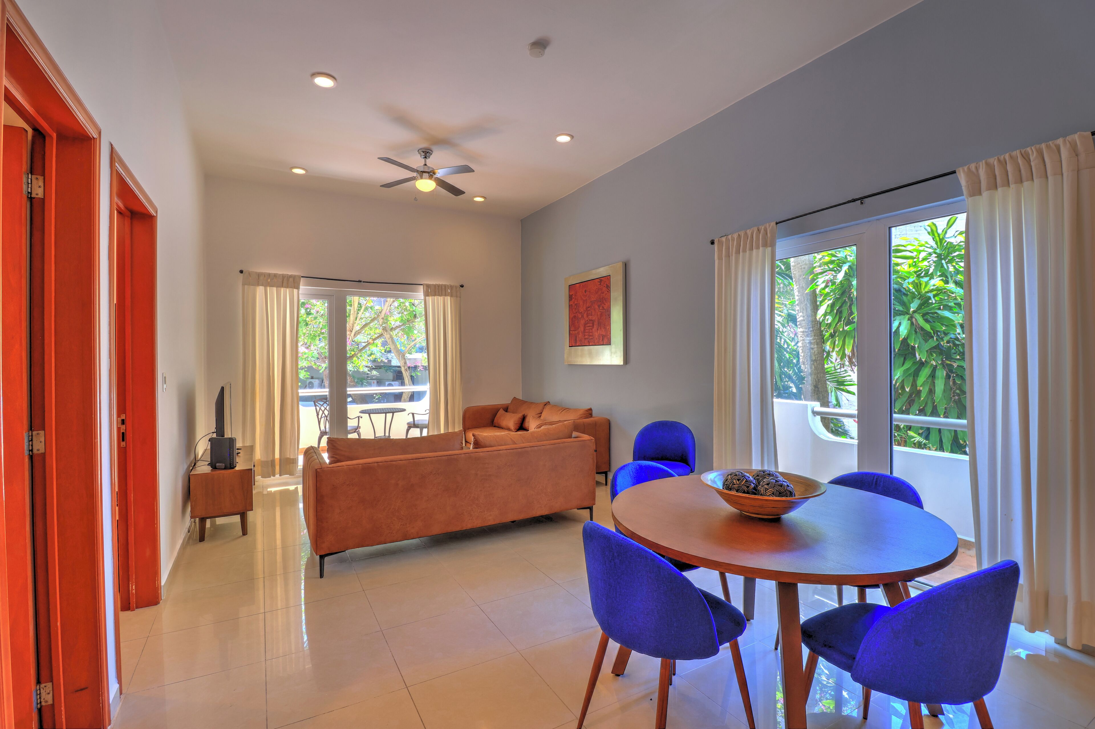 Apartamento básico, sacada | Sala de estar