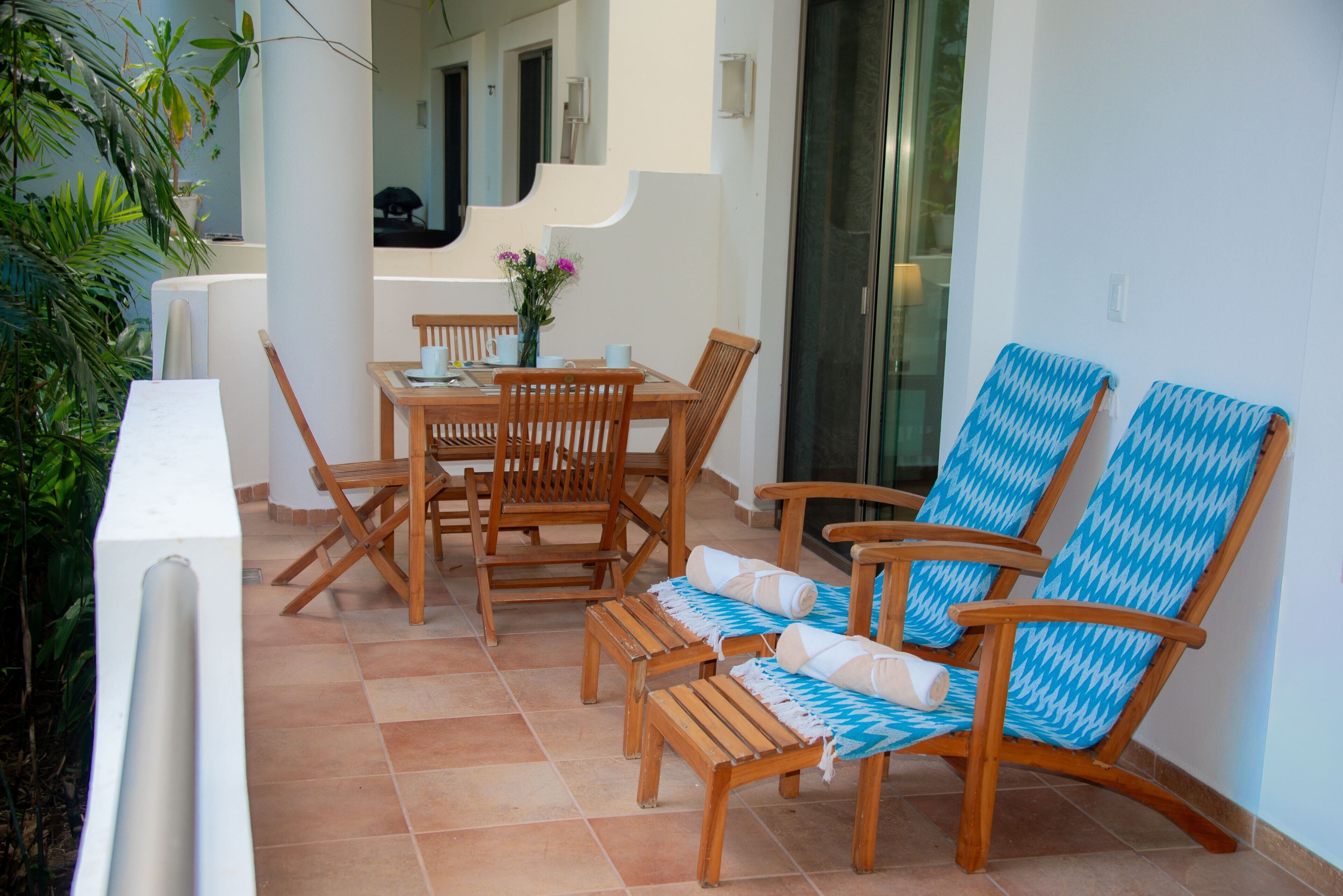 Apartamento standard, sacada, vista para a piscina (Palmar Vista Jardin #102) | Opções para refeição ao ar livre