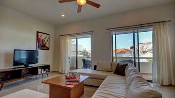 Standard Apartment, Balcony, City View (Palmar 5ta Avenida #207) | Living room
