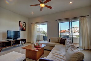 Standard Apartment, Balcony, City View (Palmar 5ta Avenida #207) | Living room - Palmar del Sol (Playa del Carmen)