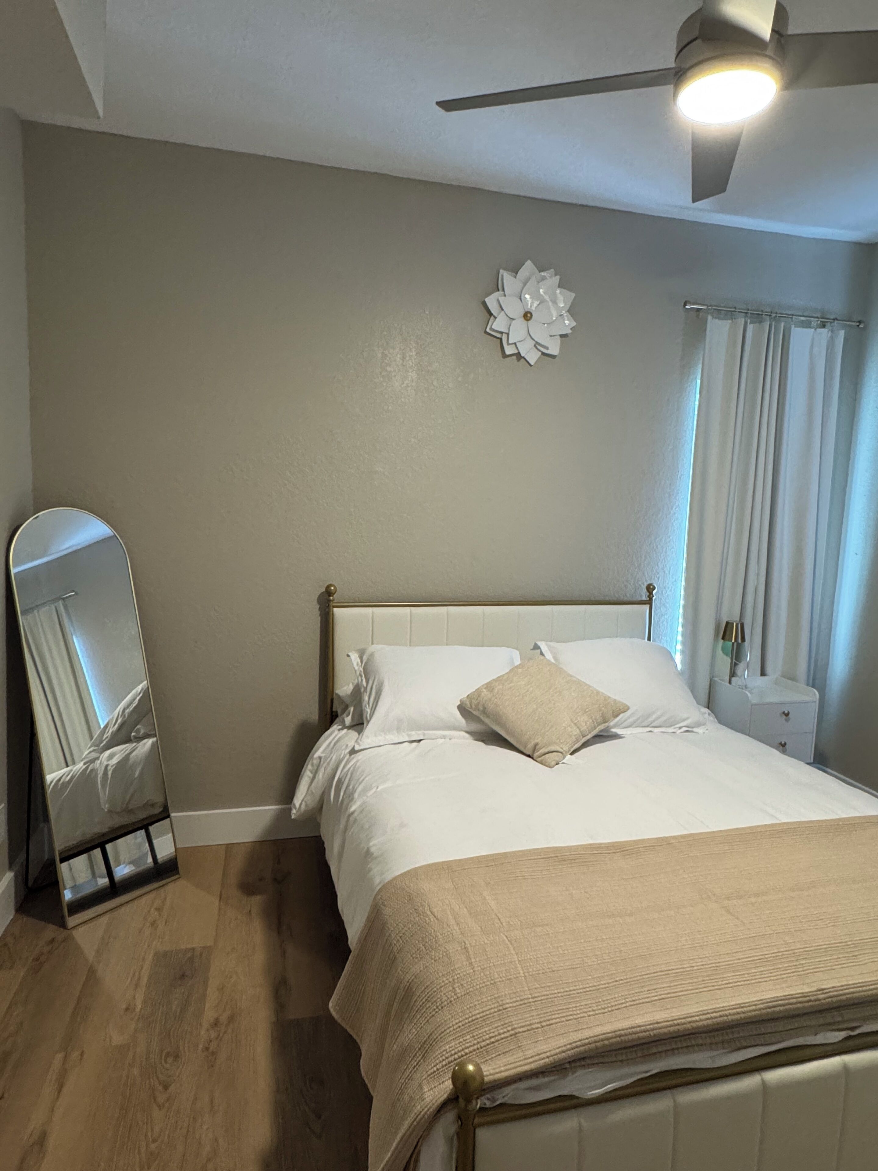 3 chambres, fer et planche à repasser, Wi-Fi, draps fournis