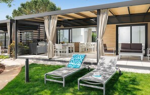 Outdoor dining - Cozy (sta)caravan in Umag with WiFi (Umag)