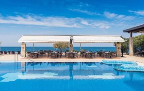 Pool - Amazing home in Umag with house a panoramic view (Umag)