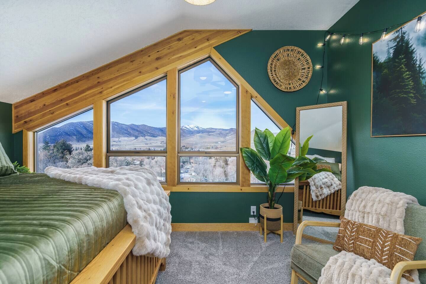 4 bedrooms, desk, WiFi