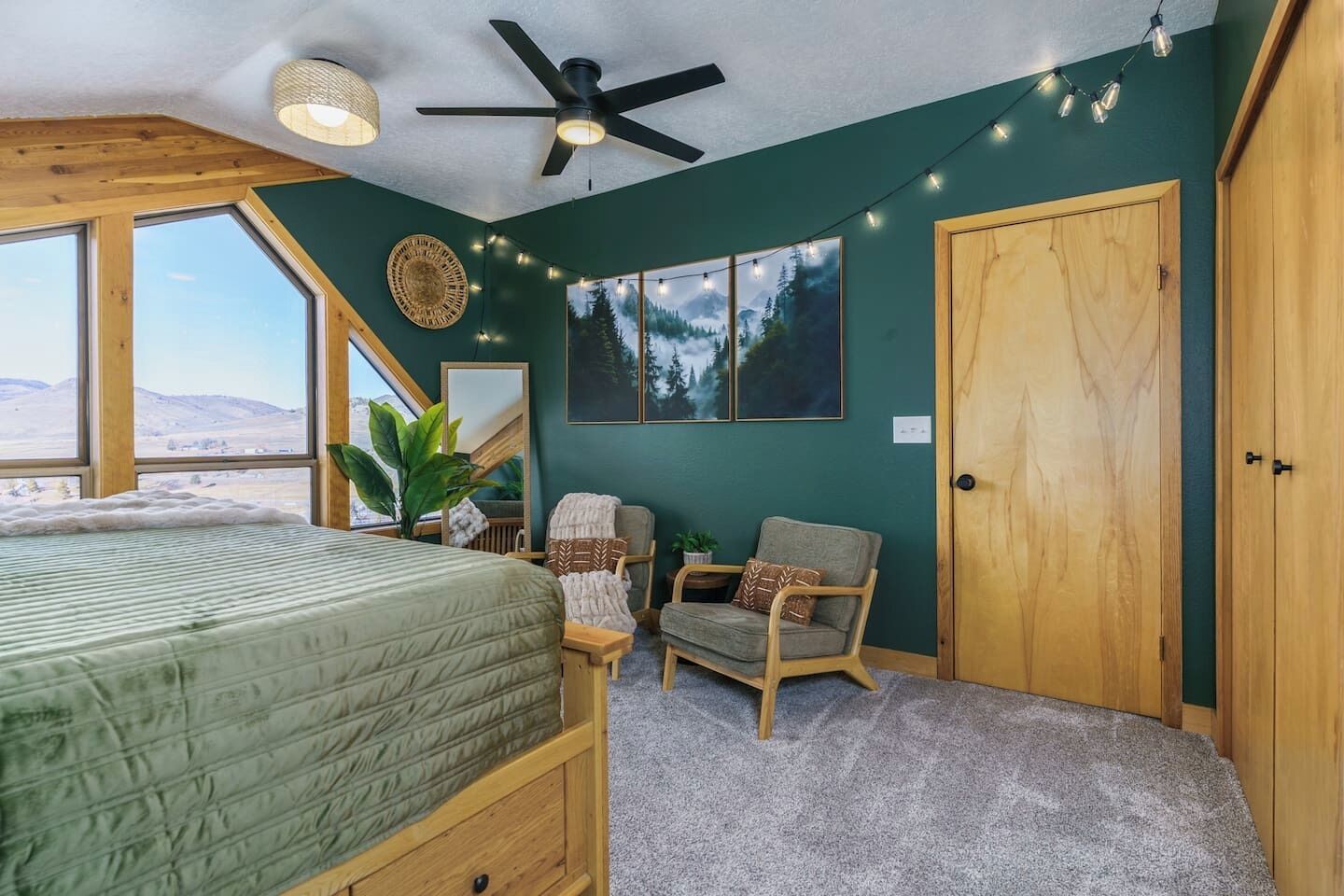 4 bedrooms, desk, WiFi