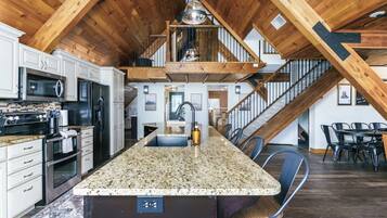Fridge, oven, stovetop, dishwasher
