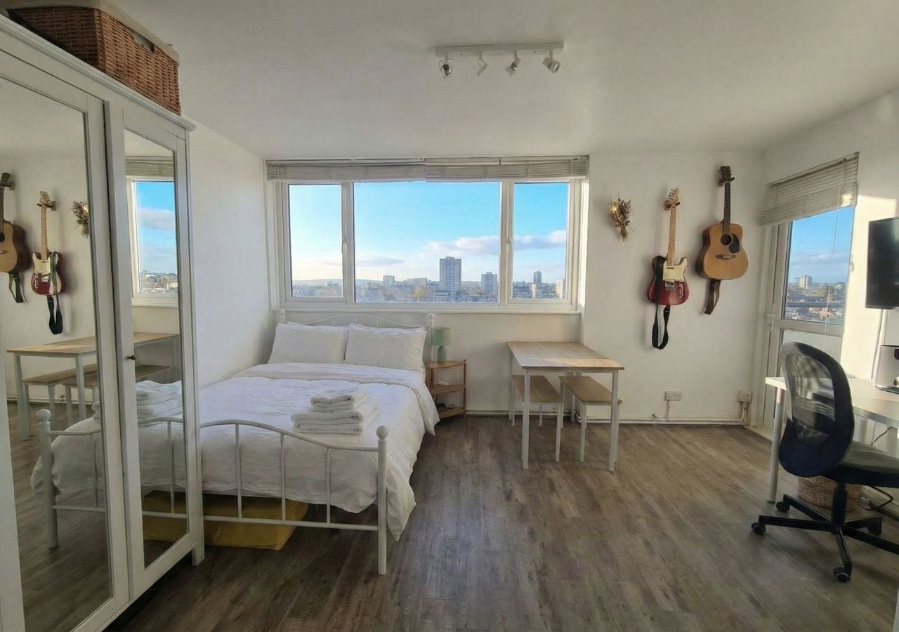 3 slaapkamers, een strijkplank/strijkijzer, wifi, beddengoed