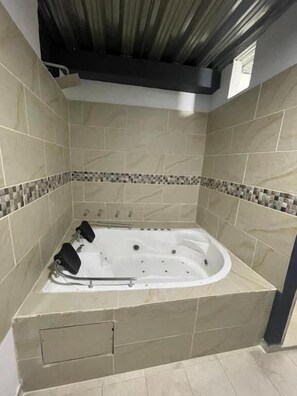 Standard Room | Bathroom | Shower, towels - Hotel Select Medellín (Medellín)