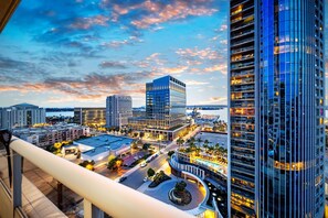 Property grounds - Electra Building 2bed - Views, Pool, Sauna, Spa (San Diego)