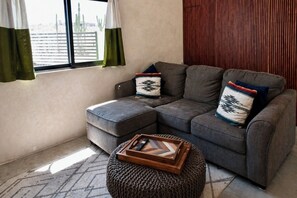 Smart TV - Relaxed baja living, sunset patio & saltwater pool (Todos Santos)