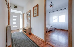 2 bedrooms, travel crib, free WiFi