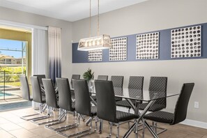 Dining - Family Fun Fortress at Champions Gate -Theater - Game Room - Pool & Spa - Walk to Waterpark (Kissimmee)