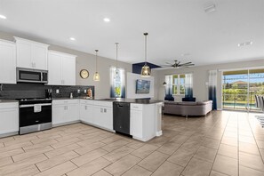 Fridge, microwave, oven, stovetop - Family Fun Fortress at Champions Gate -Theater - Game Room - Pool & Spa - Walk to Waterpark (Kissimmee)