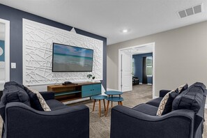 TV, offices - Family Fun Fortress at Champions Gate -Theater - Game Room - Pool & Spa - Walk to Waterpark (Kissimmee)
