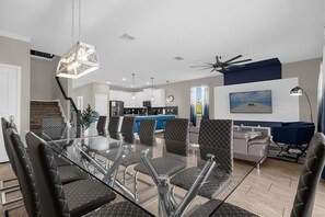 Interior - Family Fun Fortress at Champions Gate -Theater - Game Room - Pool & Spa - Walk to Waterpark (Kissimmee)