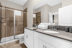 Shower, hair dryer, towels - Family Fun Fortress at Champions Gate -Theater - Game Room - Pool & Spa - Walk to Waterpark (Kissimmee)