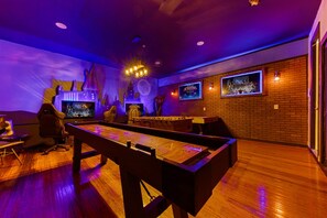Games room - Sun Kissed Oasis at Solara - 9 Bedrooms  -Games, Pool & Togetherness (Kissimmee)