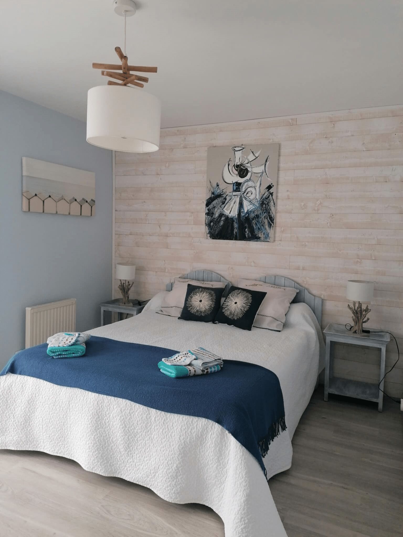 2 chambres, fer et planche à repasser, Wi-Fi, draps fournis