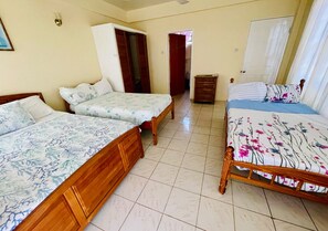 Kamar Triple Keluarga, pemandangan laut | Wi-Fi gratis