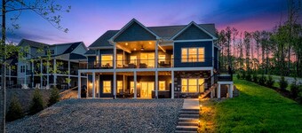 Blue Water Retreat, Private Lakefront, 6 Bedrooms, Covered Deck, Hot Tub & Dock!