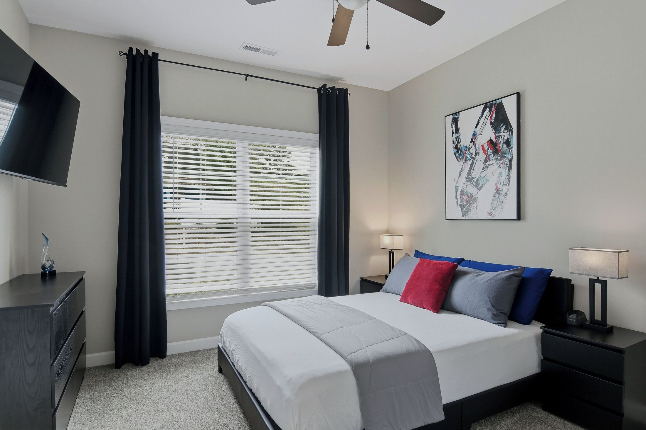 3 bedrooms, iron/ironing board, WiFi, bed sheets