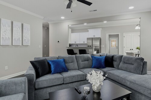 New Build Clean Modern Sleep Luxuriously 4 min from Wake Forest University