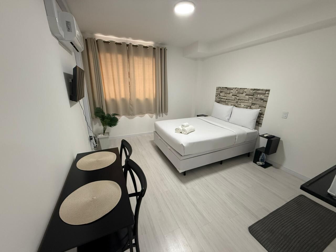 Studio | Blackout drapes, iron/ironing board, free WiFi