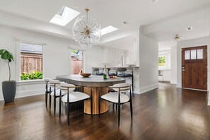 Dining - Modern Comfort in Shem Creek | The Morrison Haven (Mt Pleasant)